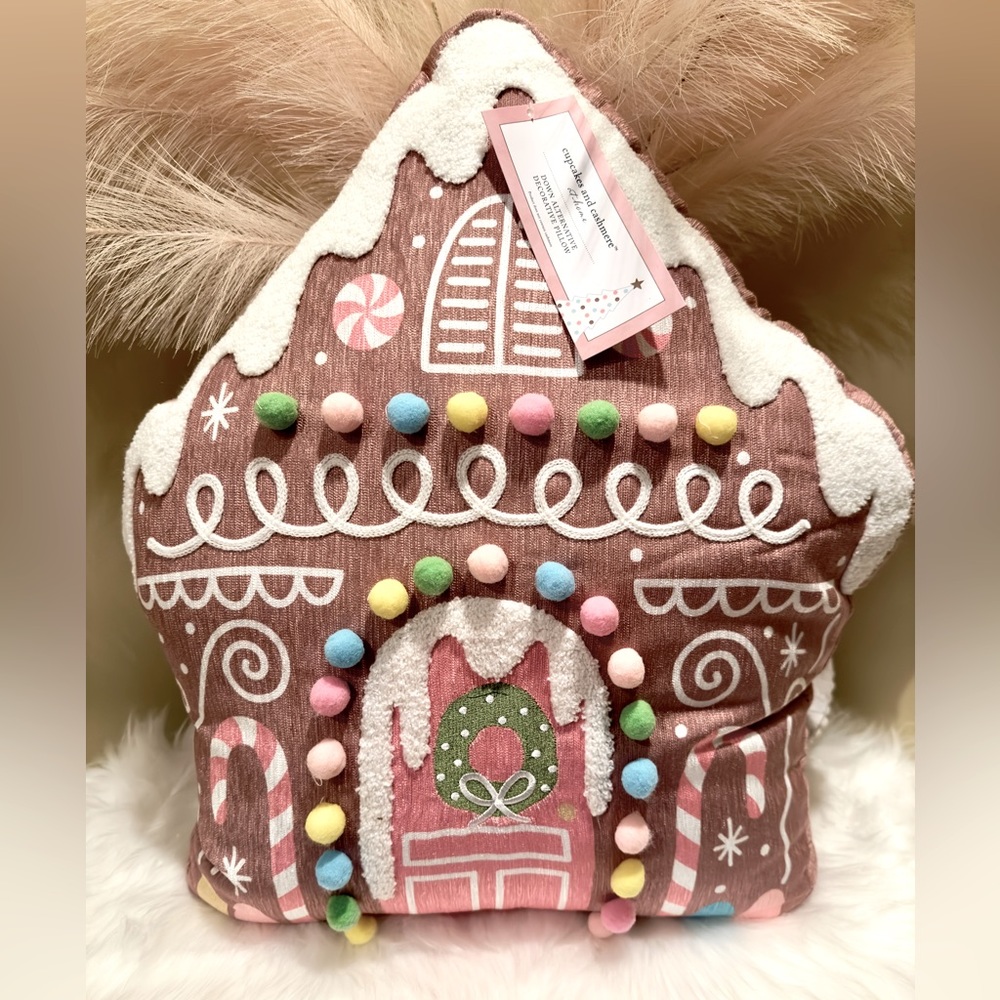NWT Cupcakes & Cashmere Gingerbread Pillow